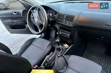 Хэтчбек Volkswagen Golf 2001 в Локачах