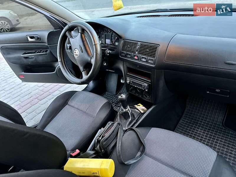 Хэтчбек Volkswagen Golf 2001 в Локачах