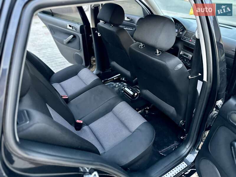 Хэтчбек Volkswagen Golf 2001 в Локачах