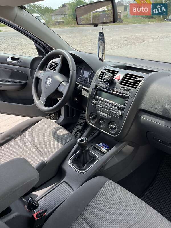 Універсал Volkswagen Golf 2007 в Чернівцях