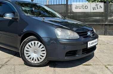 Хэтчбек Volkswagen Golf 2005 в Киеве