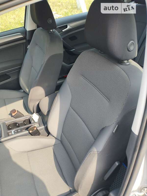 Універсал Volkswagen Golf 2013 в Вінниці