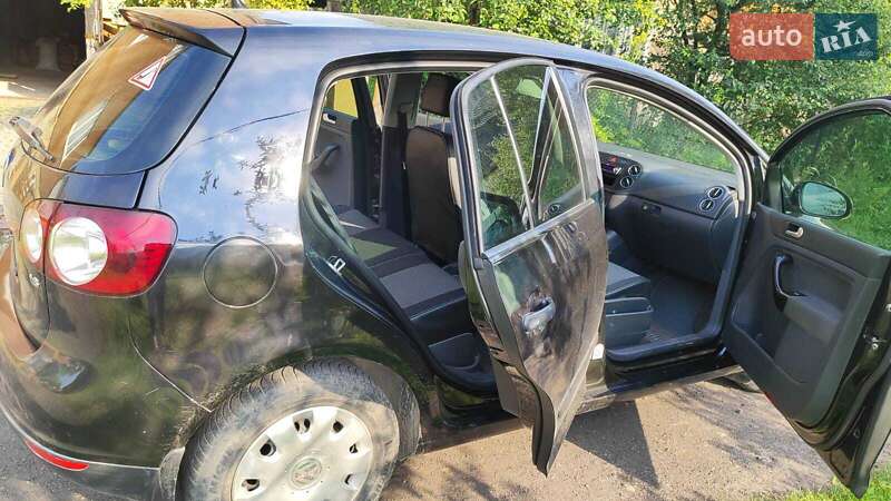 Хэтчбек Volkswagen Golf 2006 в Рахове