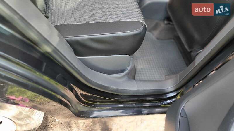 Хэтчбек Volkswagen Golf 2006 в Рахове