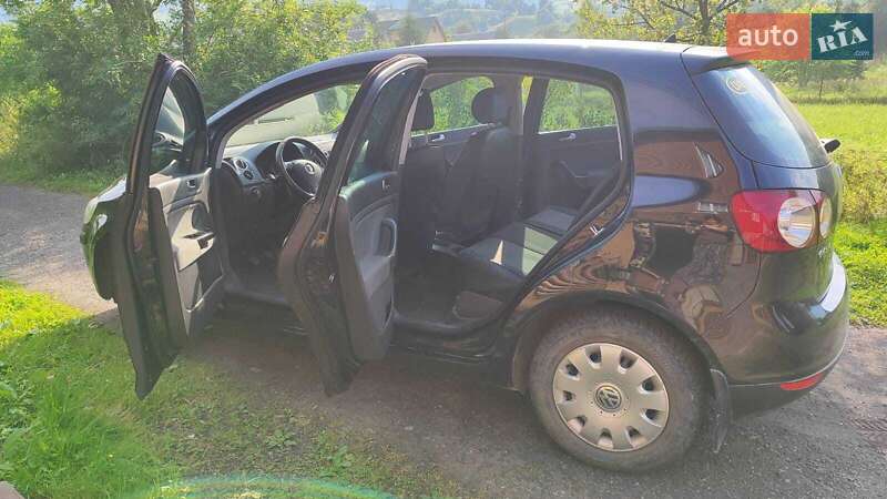 Хэтчбек Volkswagen Golf 2006 в Рахове