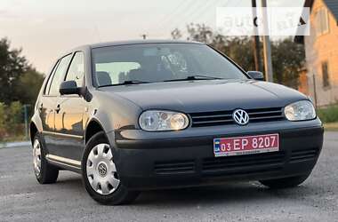 Хетчбек Volkswagen Golf 2002 в Луцьку