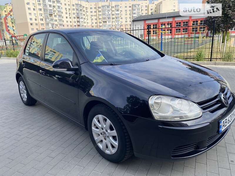 Хетчбек Volkswagen Golf 2005 в Вінниці