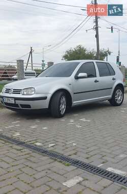 Хетчбек Volkswagen Golf 2002 в 