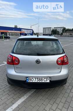 Хэтчбек Volkswagen Golf 2006 в Тернополе