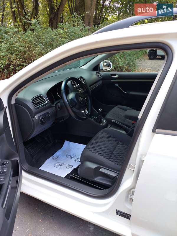 Универсал Volkswagen Golf 2012 в Львове