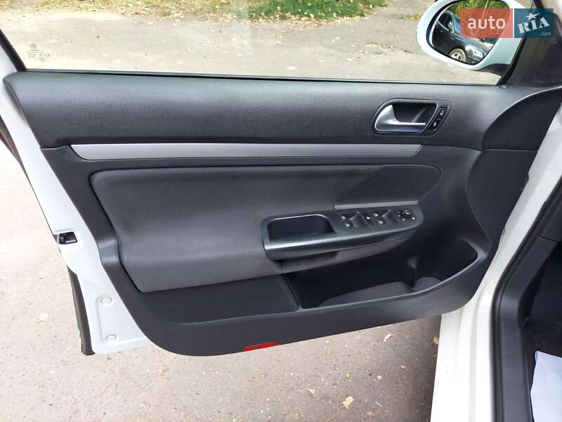 Универсал Volkswagen Golf 2012 в Львове