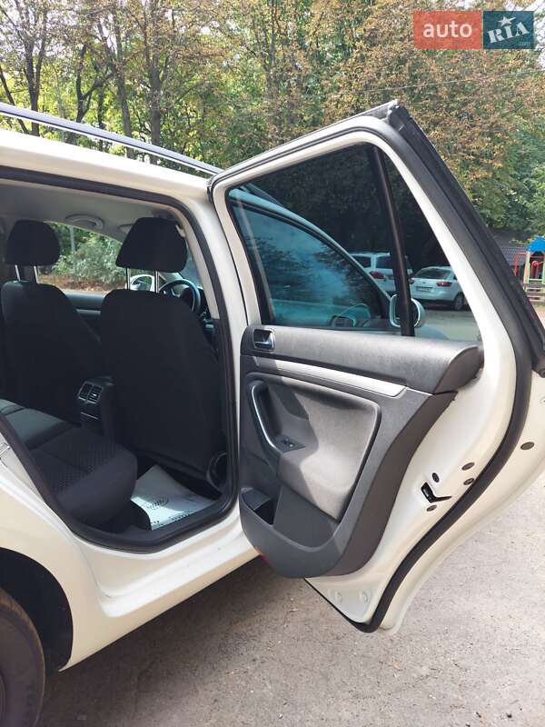 Универсал Volkswagen Golf 2012 в Львове