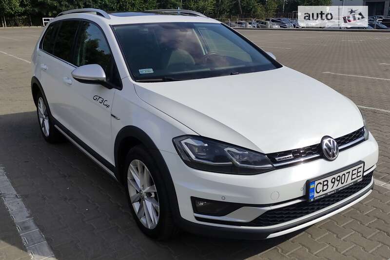 Універсал Volkswagen Golf 2017 в Чернігові