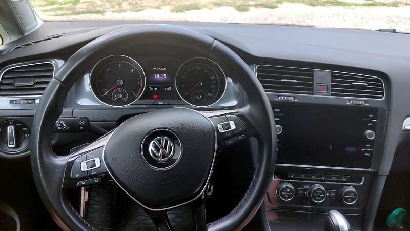 Універсал Volkswagen Golf 2017 в Чернігові