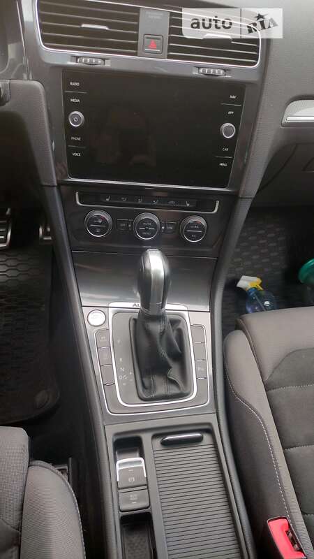 Універсал Volkswagen Golf 2017 в Чернігові