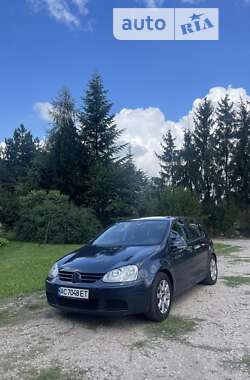 Хетчбек Volkswagen Golf 2005 в Луцьку