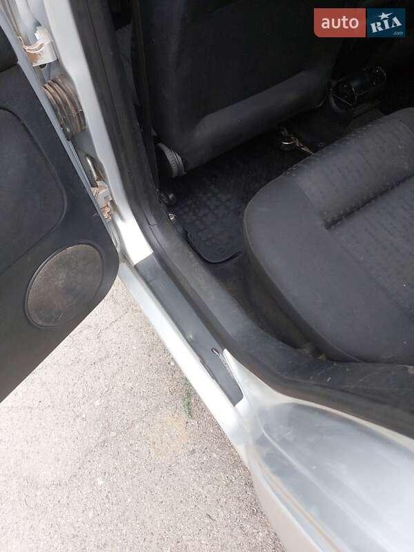 Хэтчбек Volkswagen Golf 2003 в Звенигородке фото 41 Хэтчбек Volkswagen Golf 2003 в Звенигородке