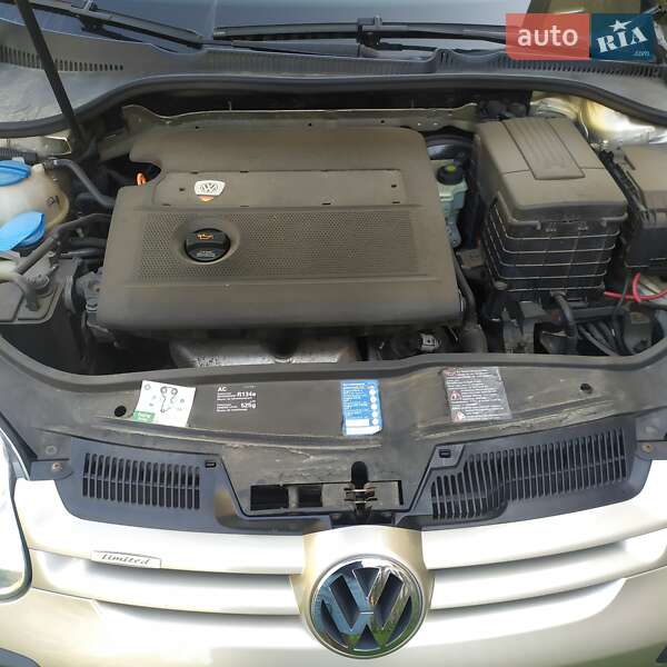 Хэтчбек Volkswagen Golf 2005 в Долине