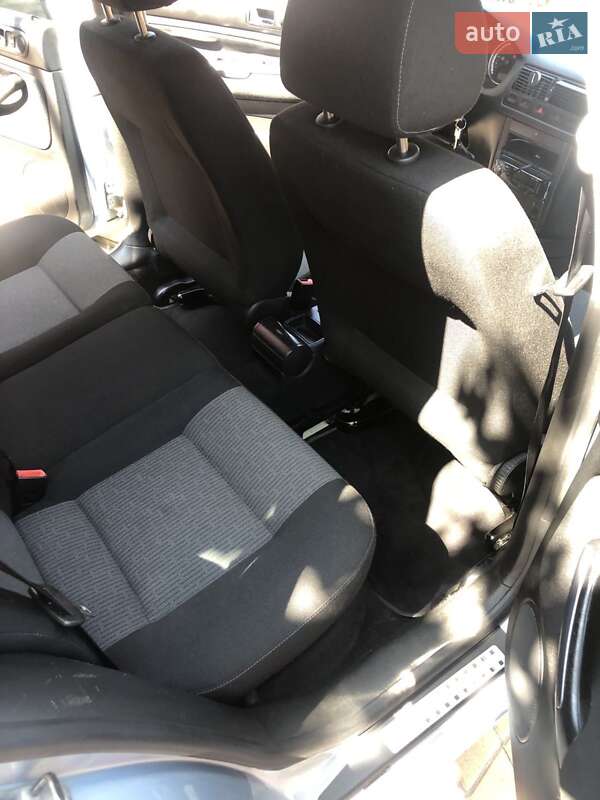 Універсал Volkswagen Golf 2004 в Мукачевому