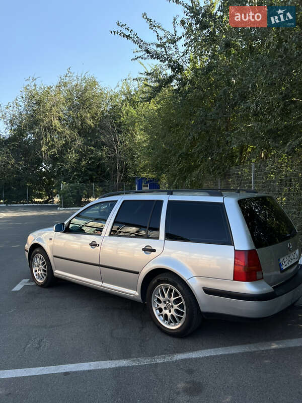 Универсал Volkswagen Golf 2001 в Днепре