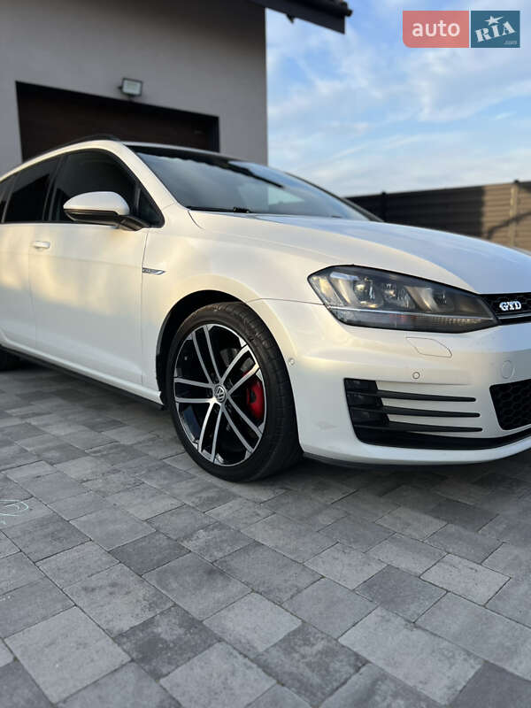 Універсал Volkswagen Golf 2015 в Львові