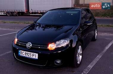 Хэтчбек Volkswagen Golf 2010 в 
