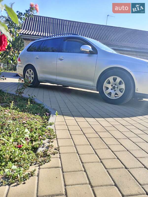 Універсал Volkswagen Golf 2009 в Липовці