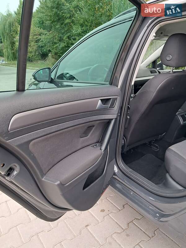 Універсал Volkswagen Golf 2016 в Тернополі