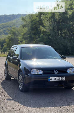 Хетчбек Volkswagen Golf 2000 в Долині