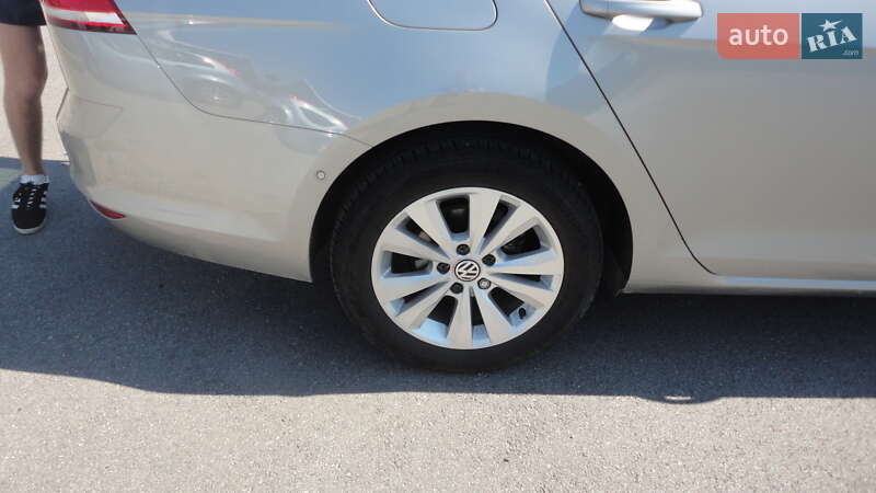 Универсал Volkswagen Golf 2015 в Днепре