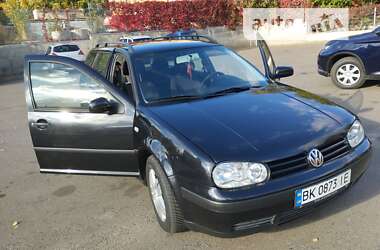 Універсал Volkswagen Golf 2001 в Рівному