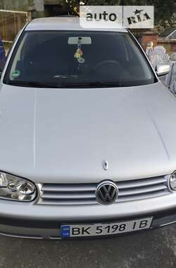 Хэтчбек Volkswagen Golf 2002 в Ровно