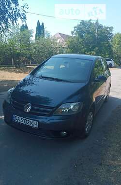 Хетчбек Volkswagen Golf 2005 в Черкасах