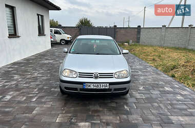 Хэтчбек Volkswagen Golf 2001 в Ровно