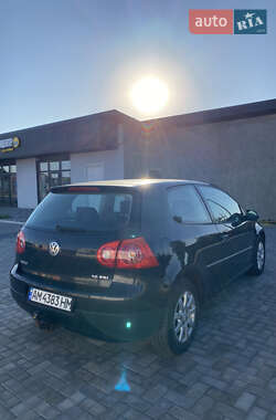 Хетчбек Volkswagen Golf 2003 в Попільні