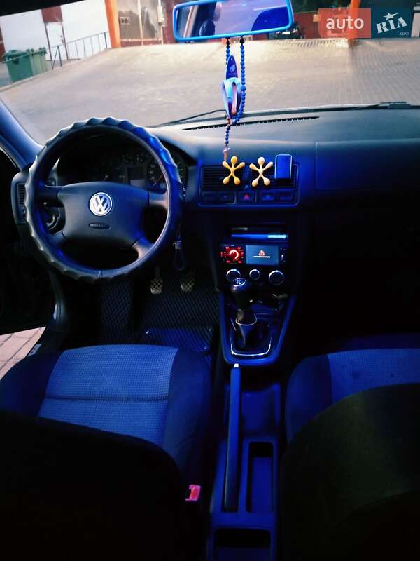 Хэтчбек Volkswagen Golf 2001 в Хмельницком