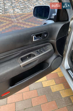 Хэтчбек Volkswagen Golf 2001 в 