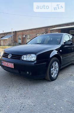 Хетчбек Volkswagen Golf 2001 в Охтирці