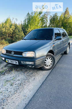 Хетчбек Volkswagen Golf 1995 в Рівному