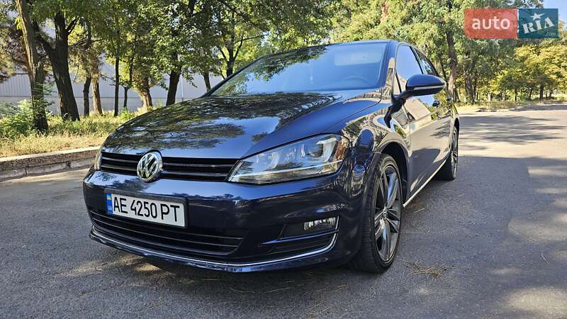 Хэтчбек Volkswagen Golf 2015 в Днепре