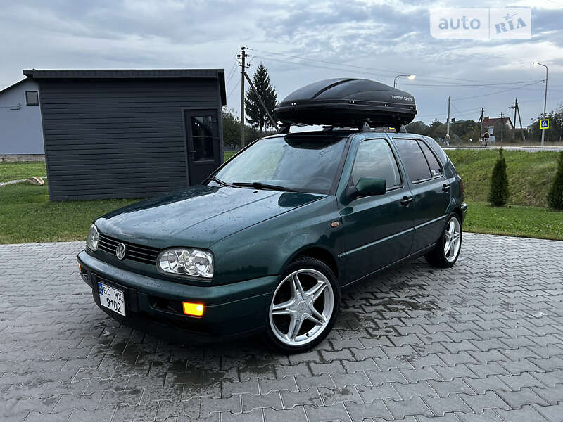 Хэтчбек Volkswagen Golf 1996 в Оброшином