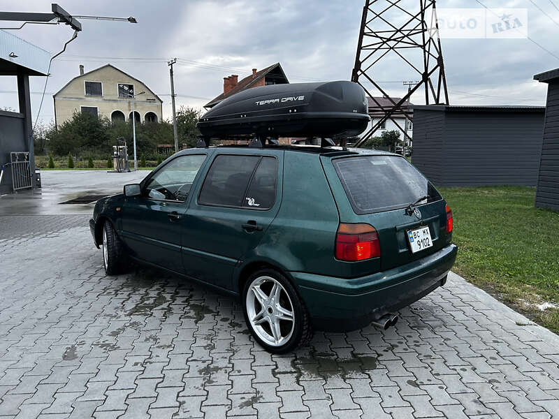 Хэтчбек Volkswagen Golf 1996 в Оброшином