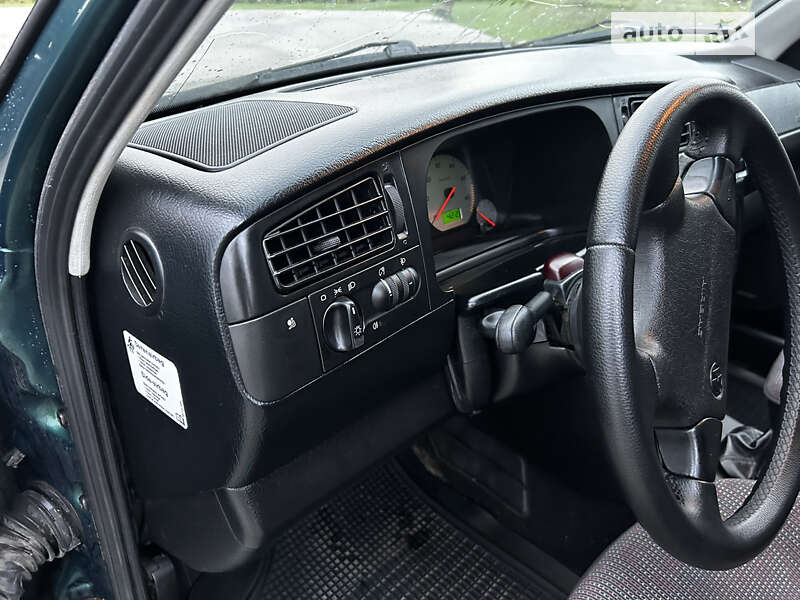 Хэтчбек Volkswagen Golf 1996 в Оброшином
