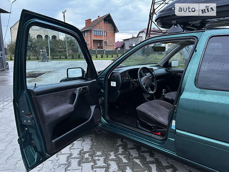 Хэтчбек Volkswagen Golf 1996 в Оброшином