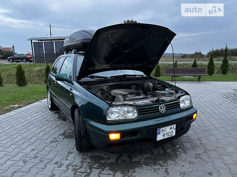 Хэтчбек Volkswagen Golf 1996 в Оброшином
