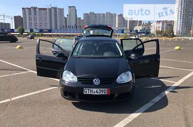 Хэтчбек Volkswagen Golf 2004 в Киеве