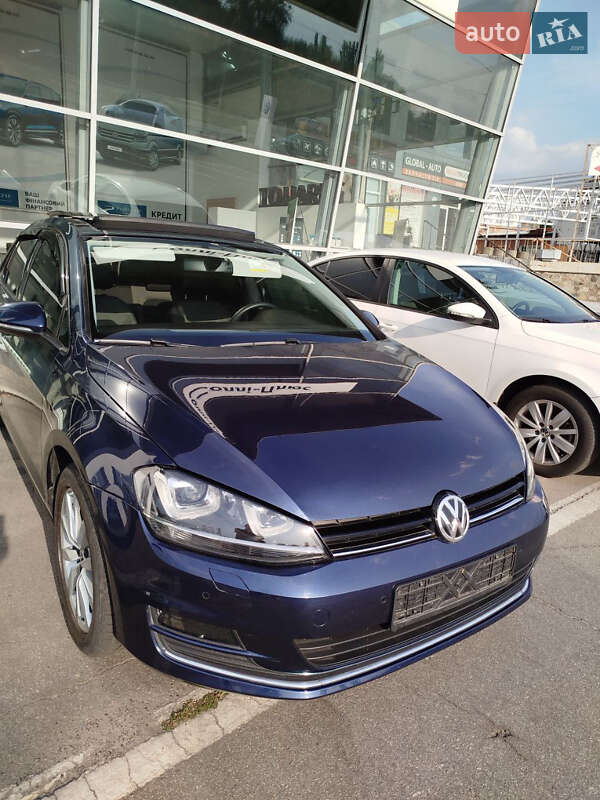 Хэтчбек Volkswagen Golf 2015 в 