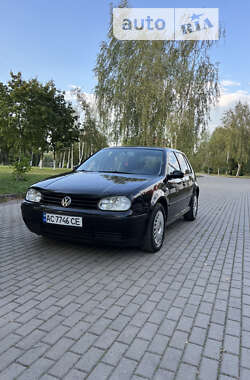 Хетчбек Volkswagen Golf 2003 в Рівному