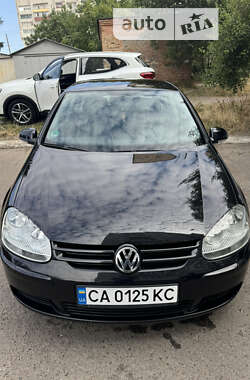 Хэтчбек Volkswagen Golf 2005 в Смеле