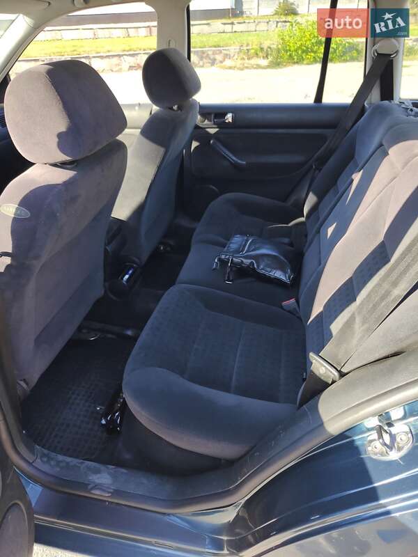 Универсал Volkswagen Golf 2003 в Изяславе